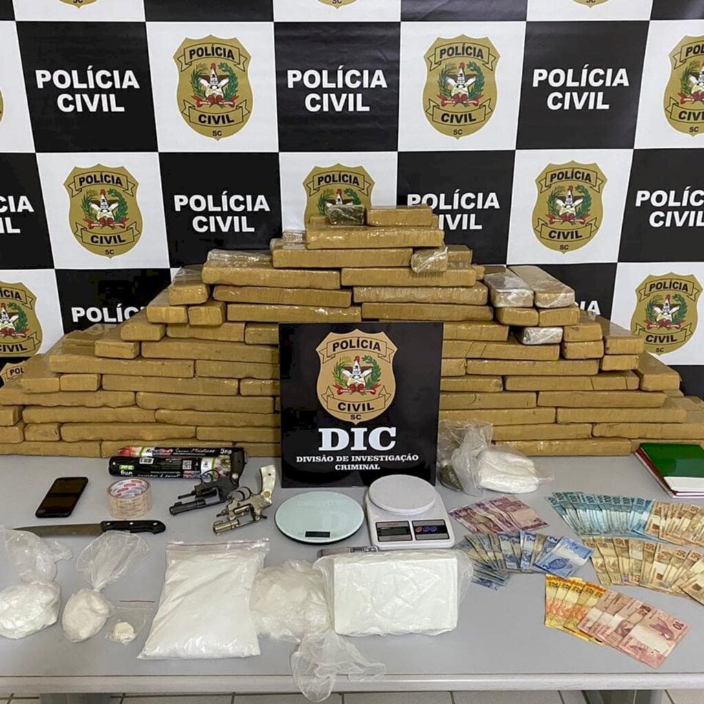 Polícia apreende armas e 150 kg de drogas  no Boa Vista