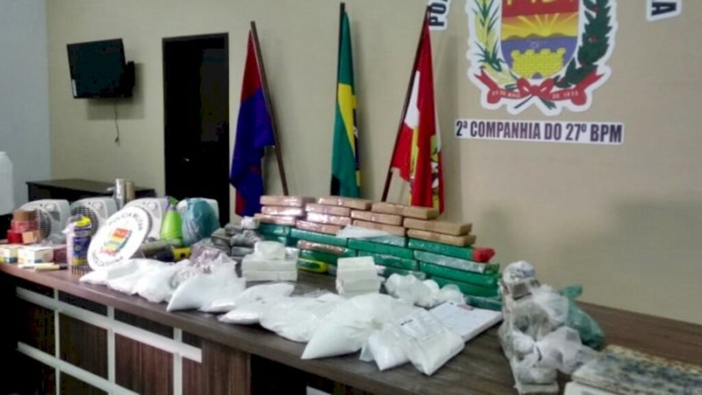 PM apreende 40 quilos de cocaína e maconha em fábrica clandestina