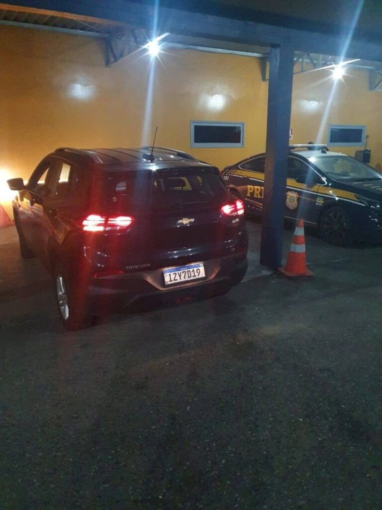 PRF recupera veículo roubado em Joinville, na BR 101