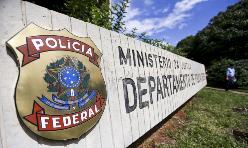 Polícia Federal desarticula esquema de venda de vagas em prisões