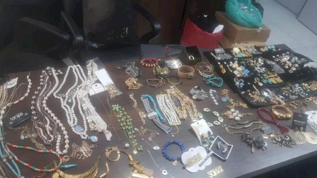 Foto: Polícia Civil - Mercadorias são apreendidas no apartamento de socialite