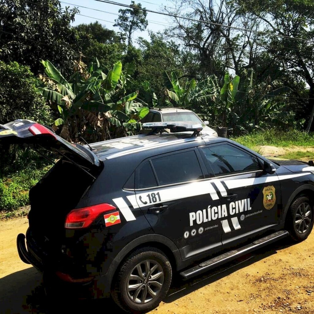 Petrópolis - Ameaçava a companheira com arma de fogo, acabou preso