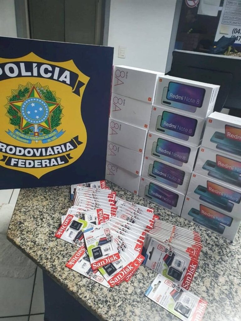 PRF apreende celulares e outras mercadorias na BR 101, em Joinville