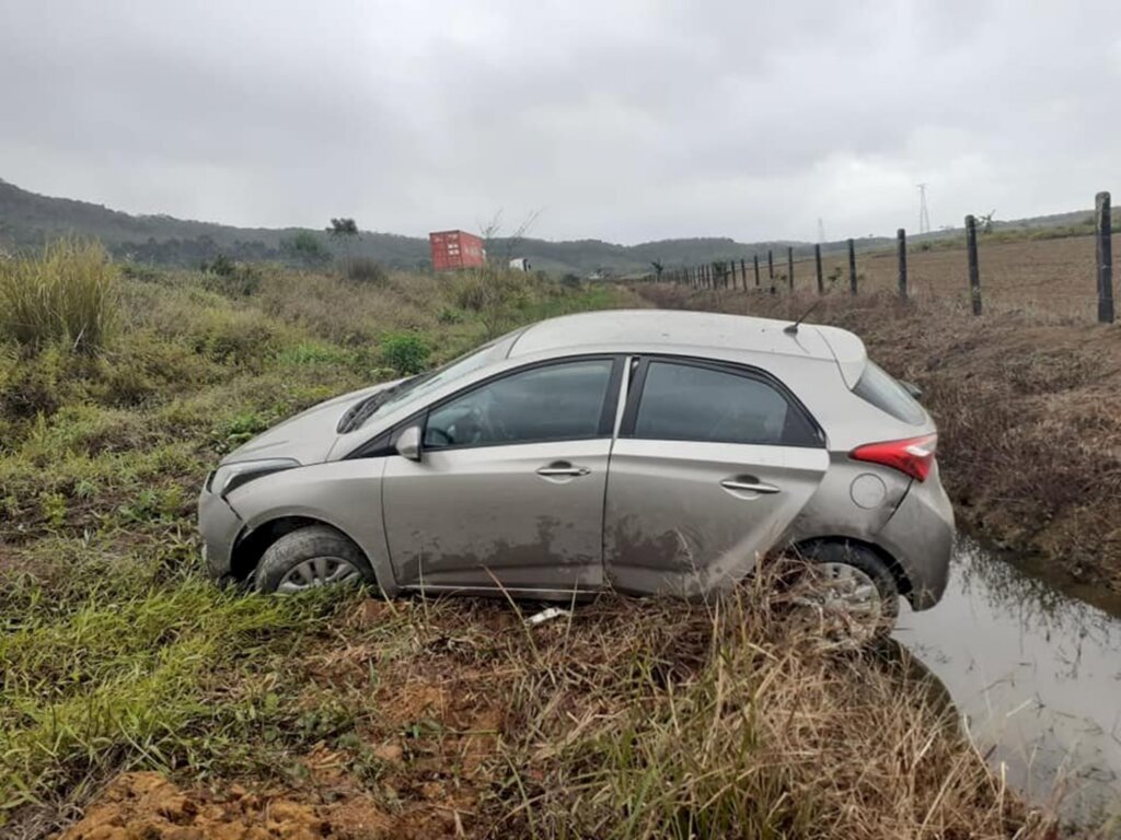 PM recupera veículo roubado e prende assaltante