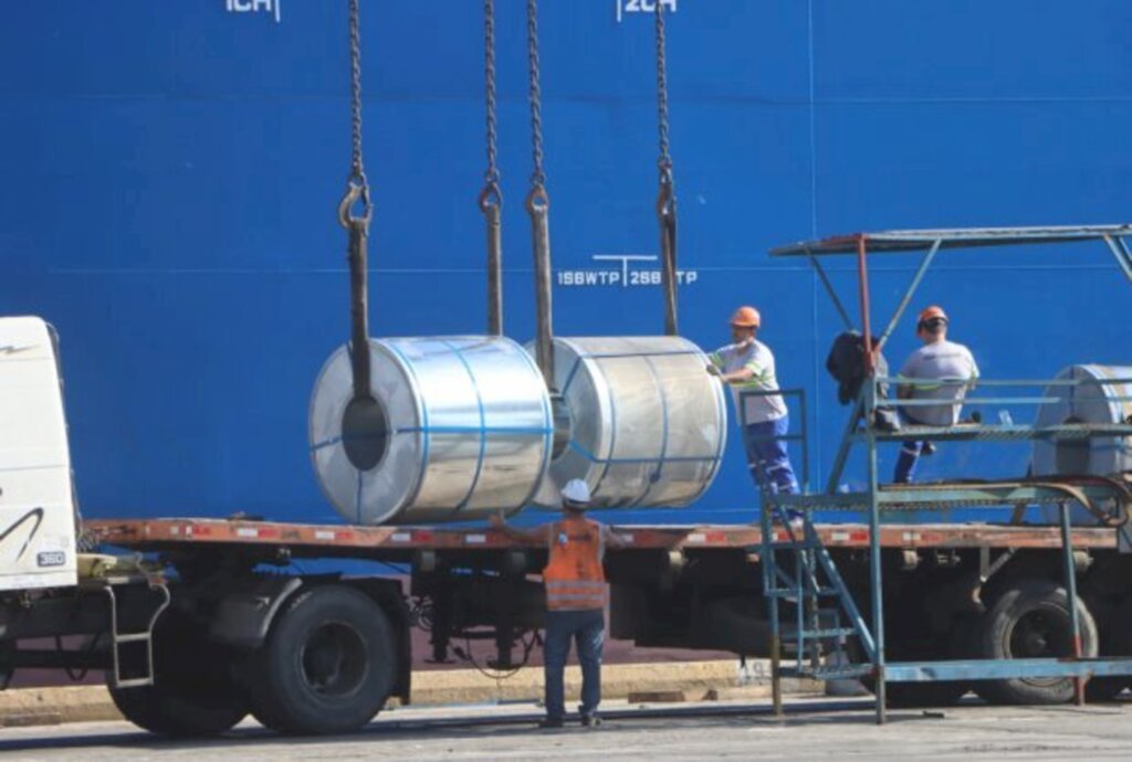 Maior parte do aço importado pelo Brasil chega por meio do Porto de São Francisco