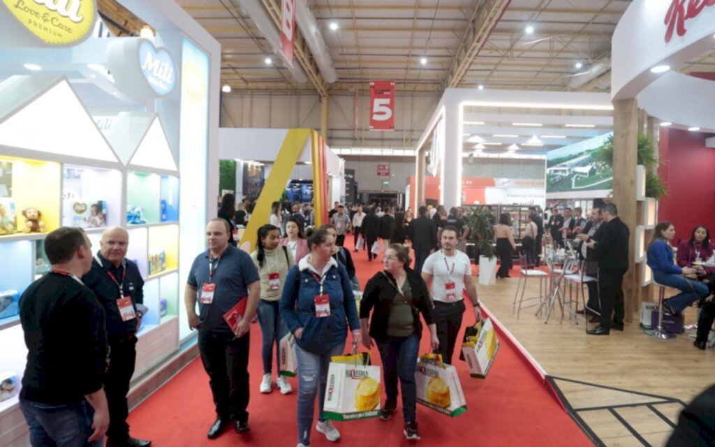 Prefeitura de Joinville participa da Exposuper com estande para atender empreendedores