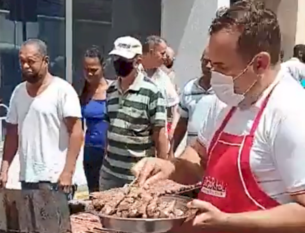 Pecuaristas fazem 'segunda com carne' em frente ao Bradesco