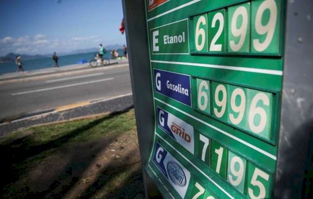 Preço da gasolina sobe pela 8ª semana nos postos