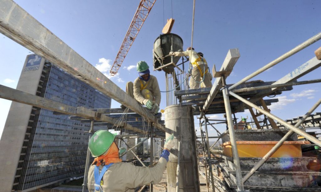 Brasil cria 280,6 mil postos de trabalho formal em maio