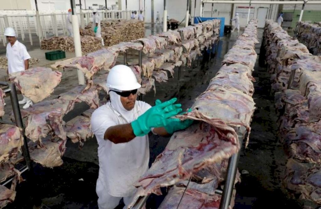 Com queda na renda, consumo de carne é o menor desde 1996