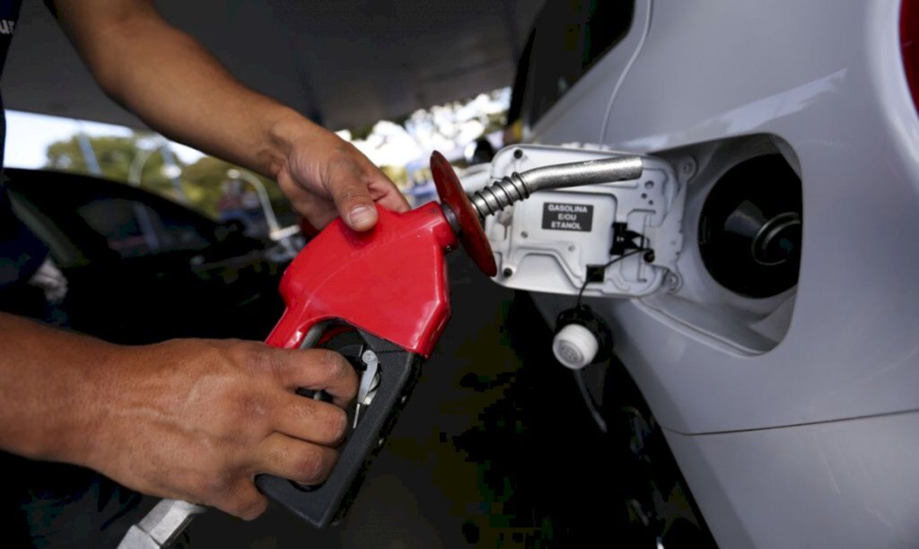 Gasolina aumenta  6% e diesel  5%
