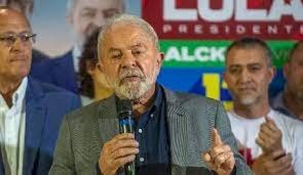 Lula classifica como irresponsabilidade fala de Guedes sobre salário mínimo