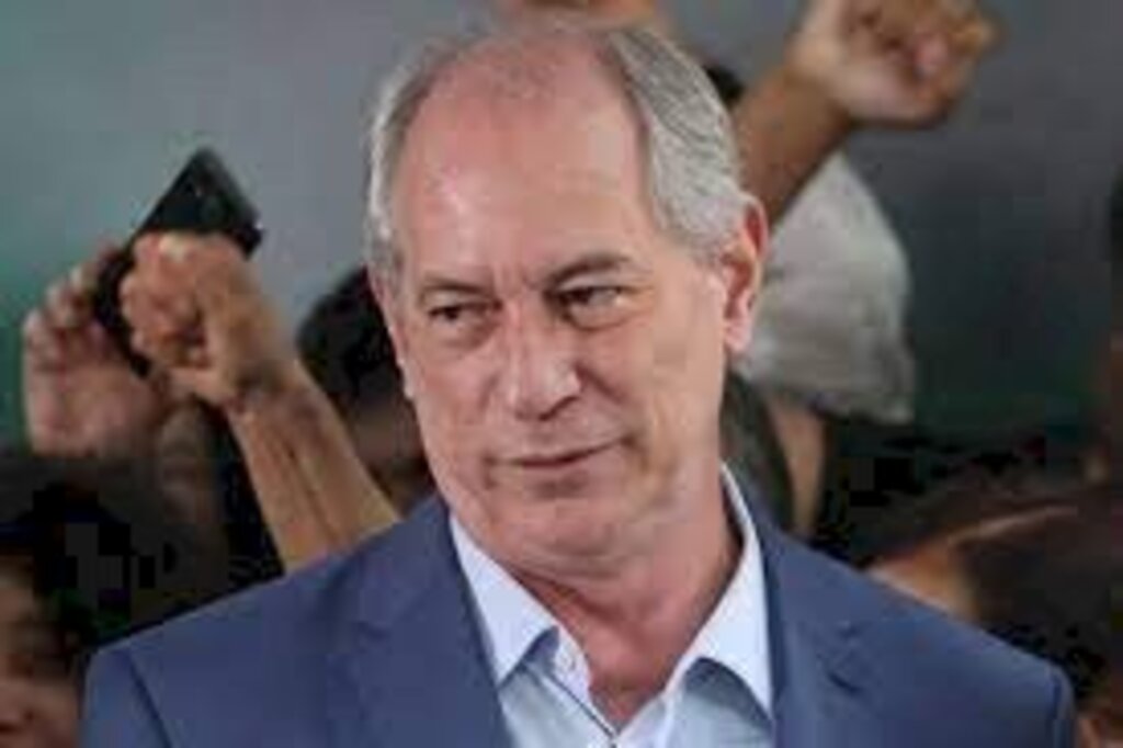 Sem citar Lula, Ciro segue PDT em apoio ao petista: 'Última saída'