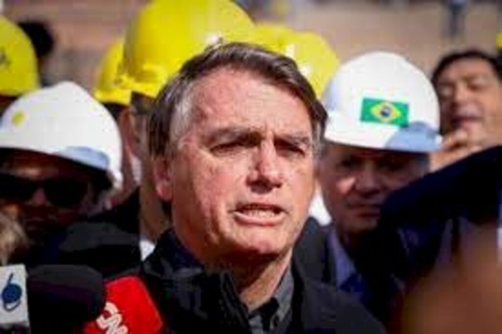 Bolsonaro lamenta atentado contra Cristina Kirchner e volta a citar facada de 2018