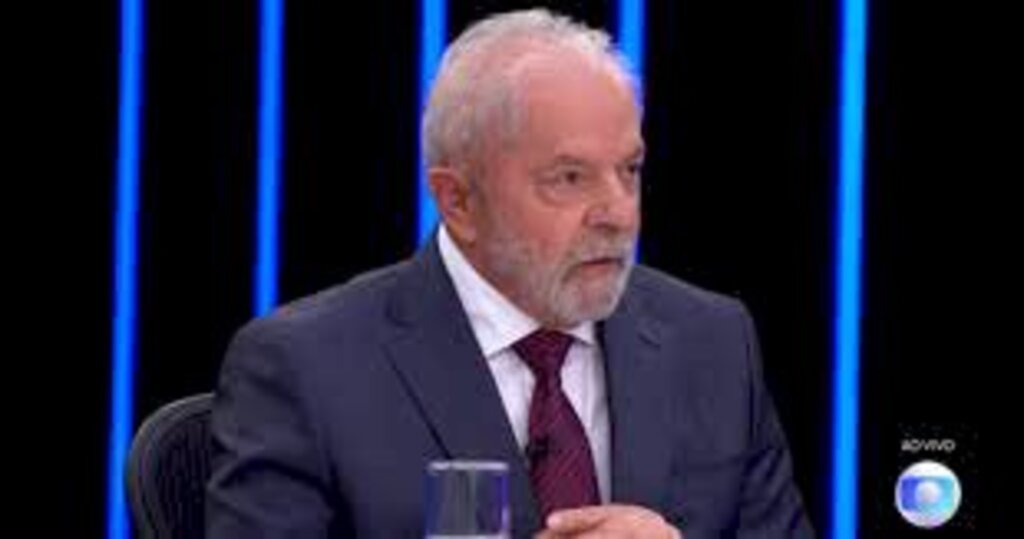 Lula critica Lava Jato, admite corrupção na Petrobras e aponta erros de Dilma