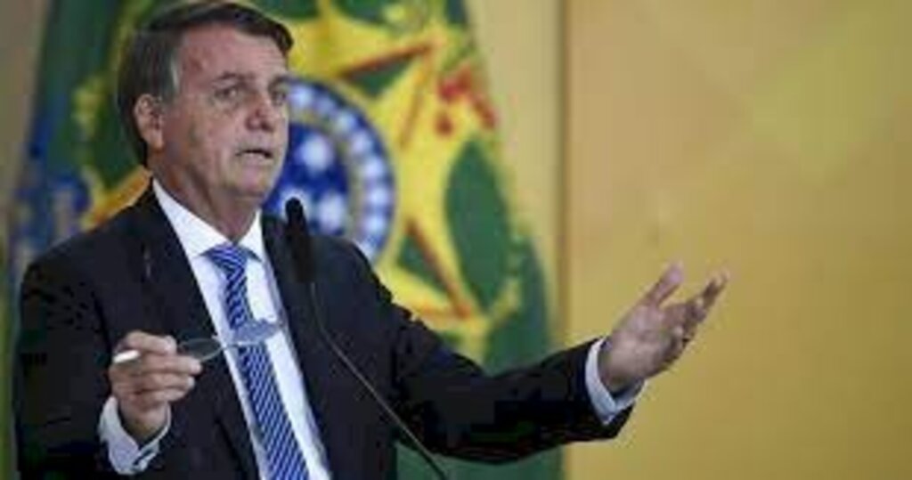 Bolsonaro cita BNDES, Petrobras e Venezuela para falar de corrupção do PT