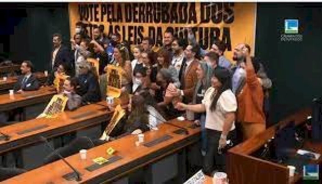 Congresso derruba vetos de Bolsonaro a leis Paulo Gustavo e Aldir Blanc