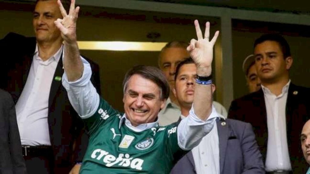 Bolsonaro crava Palmeiras campeão mundial e diz que Cruzeiro será o vencedor da Série B 2022