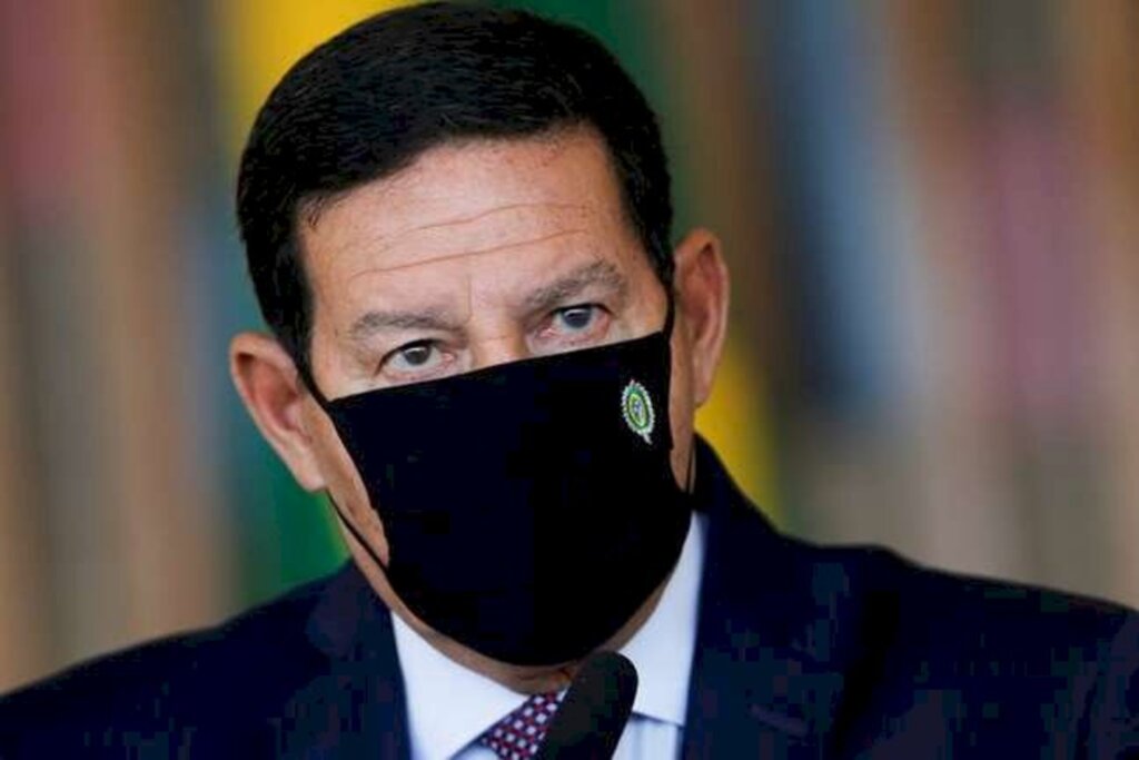 Mourão anuncia que vai disputar o Senado pelo RS