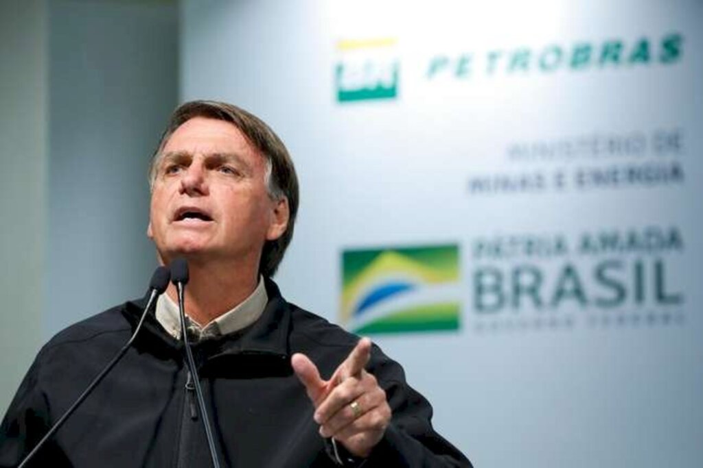 Bolsonaro chama PT de 'quadrilha' e diz que está em guerra