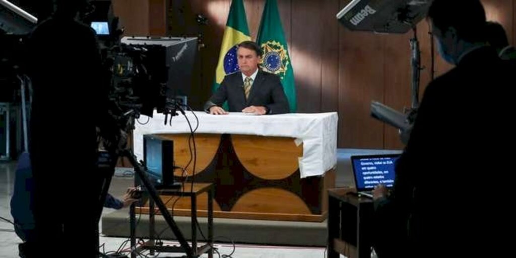 Em pronunciamento, Bolsonaro defende ações contra a pandemia