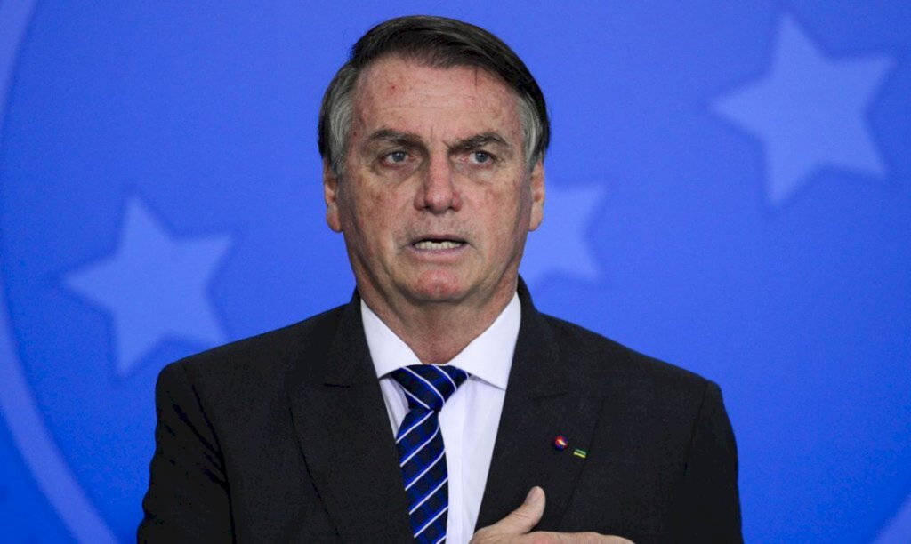 Bolsonaro assina filiação ao PL