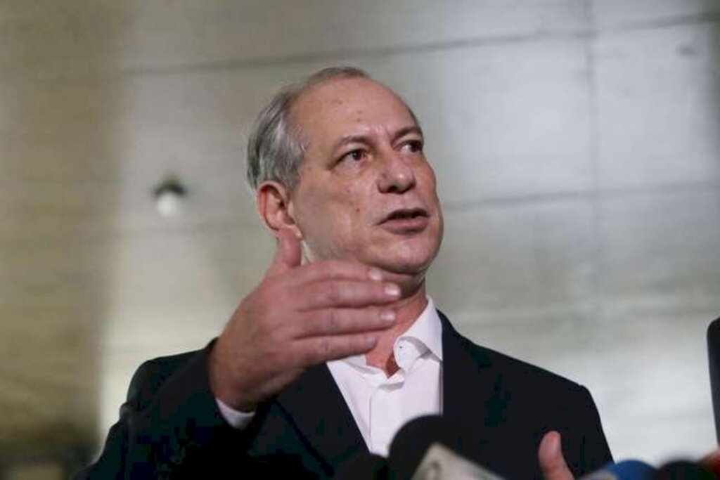 Ciro suspende pré-candidatura após PDT aderir à PEC