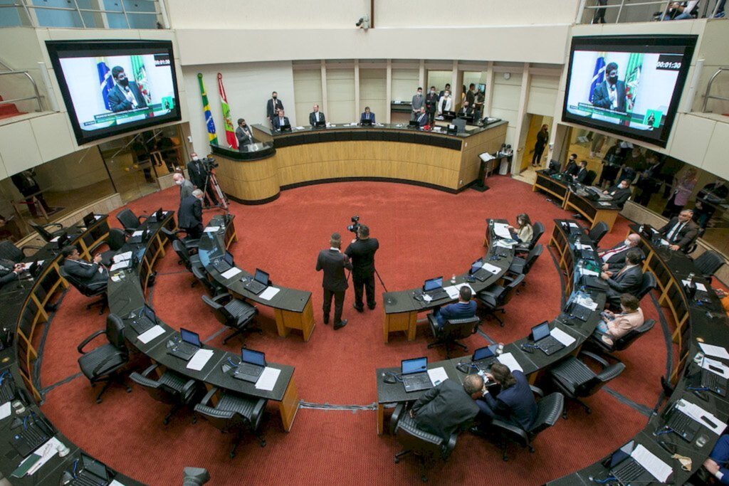 Impeachment: Plenário da Alesc admite segundo processo contra Moisés por 36 a 2