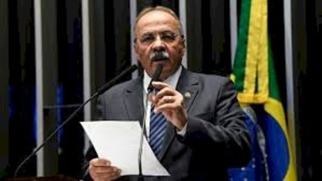 Barroso determina afastamento de Chico Rodrigues do cargo de senador