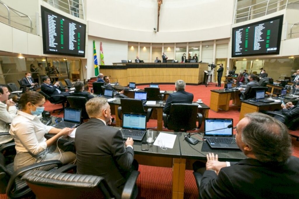  - Deputados participam da votação da PEC 1/2019; matéria ainda será votada em segundo turno