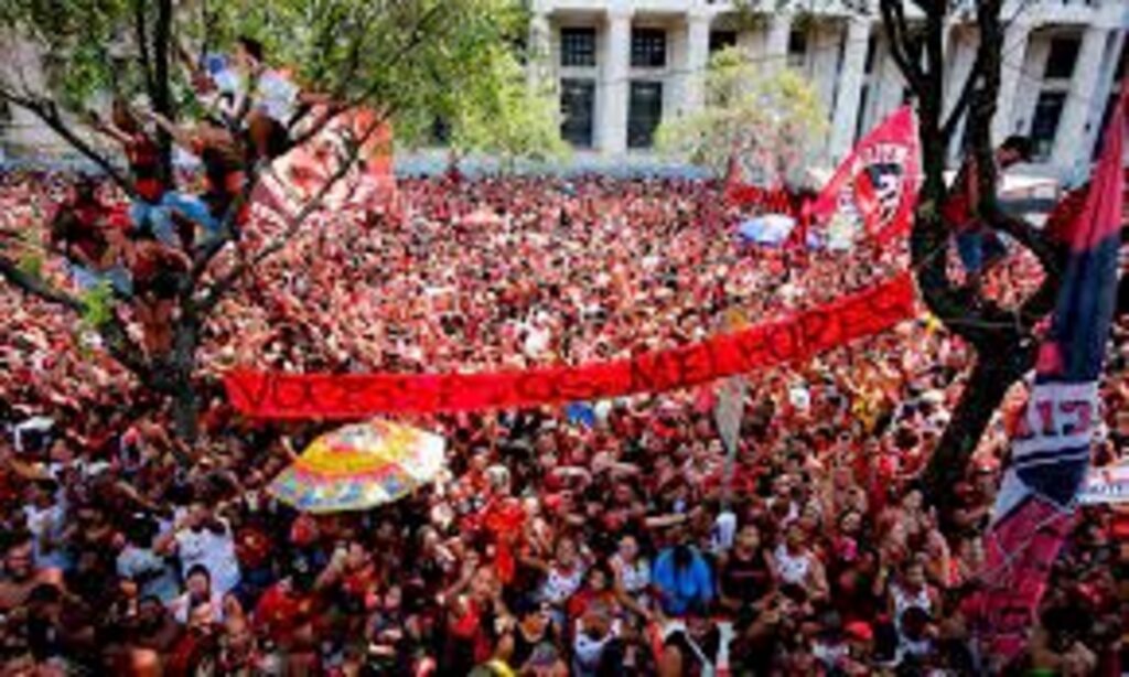 Festa do Flamengo tem correria e bombas durante dispersão