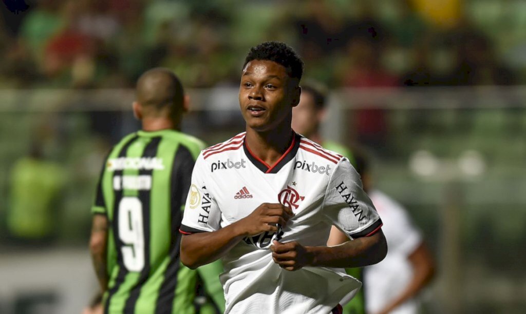 Flamengo bate América-MG no Independência