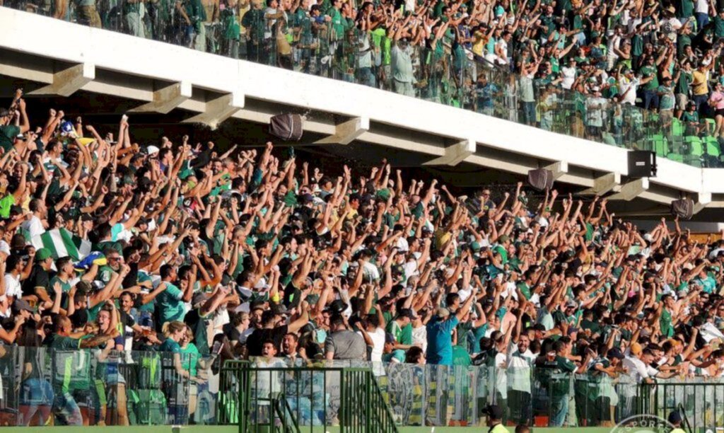 Polêmica sobre torcida única faz STJD suspender Goiás x Corinthians