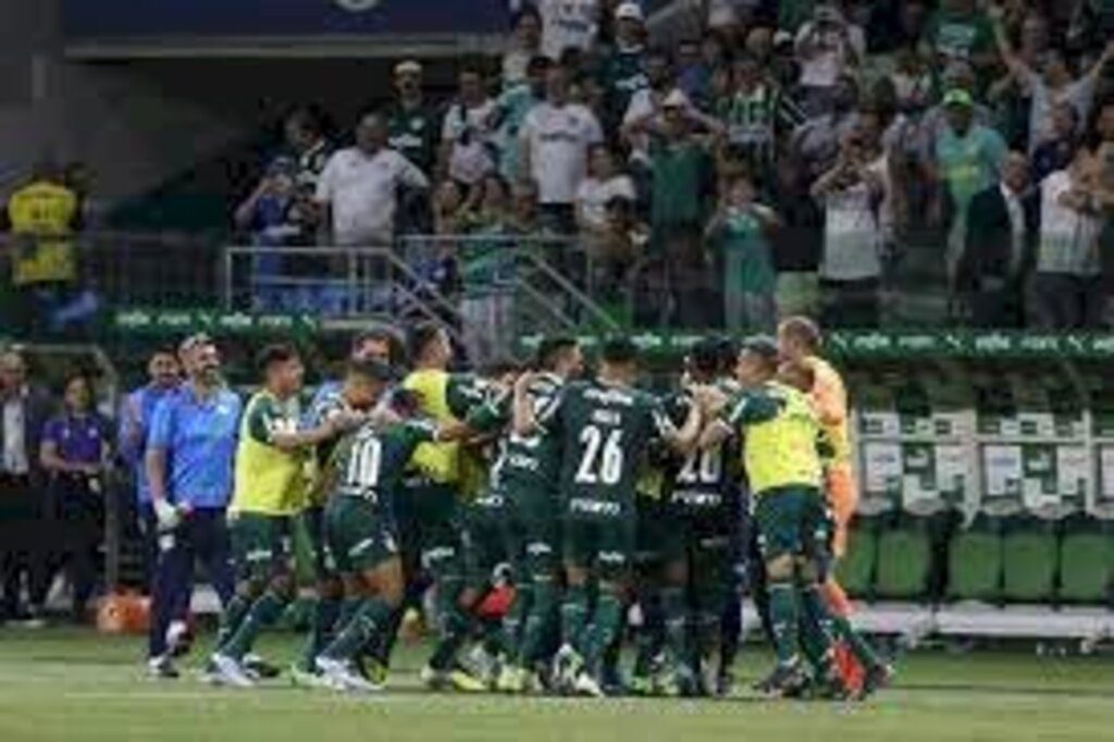 Palmeiras goleia o Coritiba na estreia de Endrick e abre 12 pontos na liderança