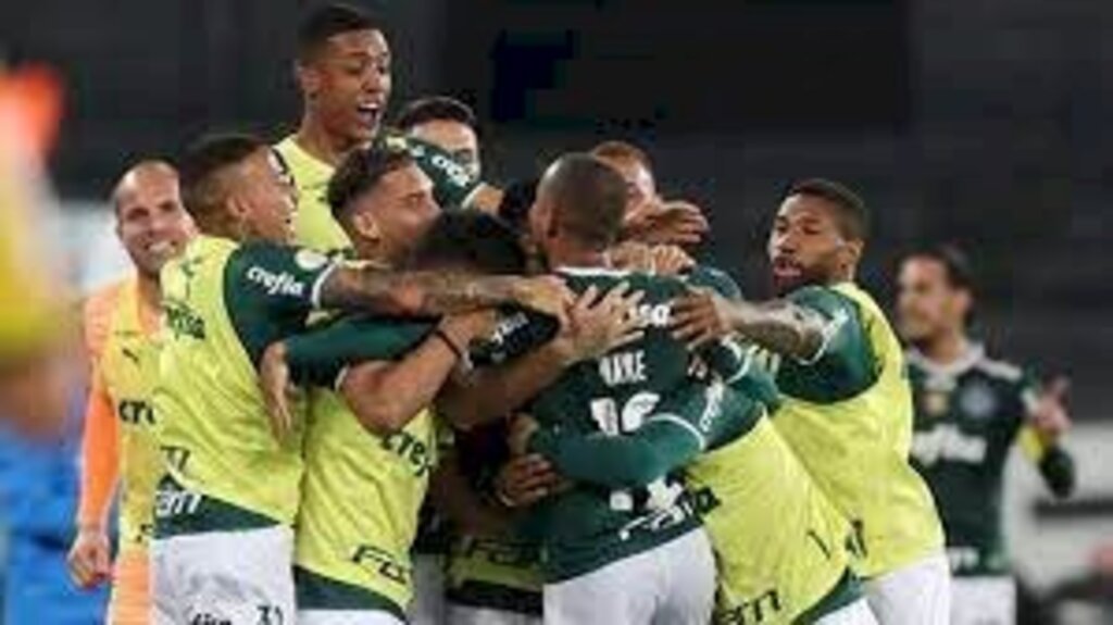 Palmeiras vira sobre Botafogo e abre inédita vantagem no topo do Brasileirão