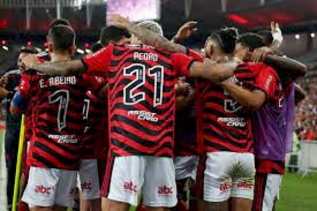 Flamengo goleia RB Bragantino pelo Brasileirão