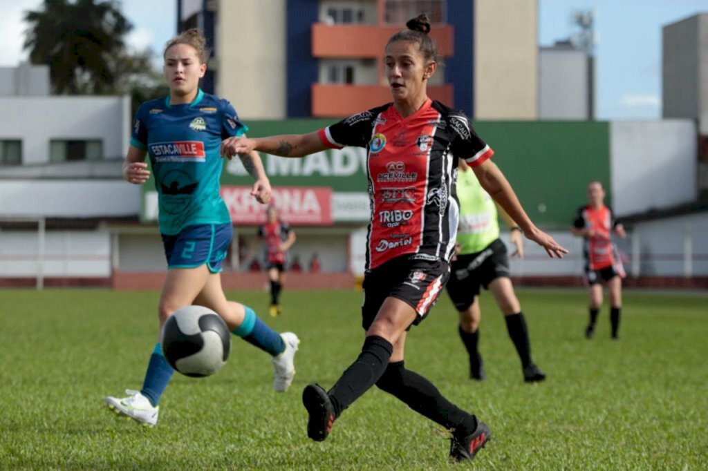 Jogos do Copão Kurt Meinert de futebol feminino e masculino movimentaram o final de semana