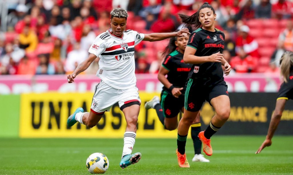 Brasileirão Feminino: Inter e São Paulo empatam em semi no Beira Rio