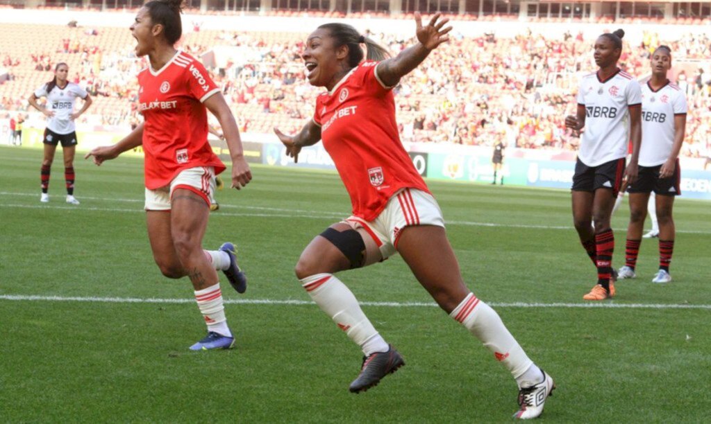 Inter elimina Flamengo e se garante em semi do Brasileiro Feminino