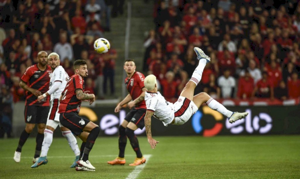 Flamengo vence o Athletico e vai às semifinais da Copa do Brasil