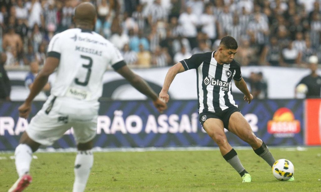 Botafogo sai na frente mas cede a empate do Ceará