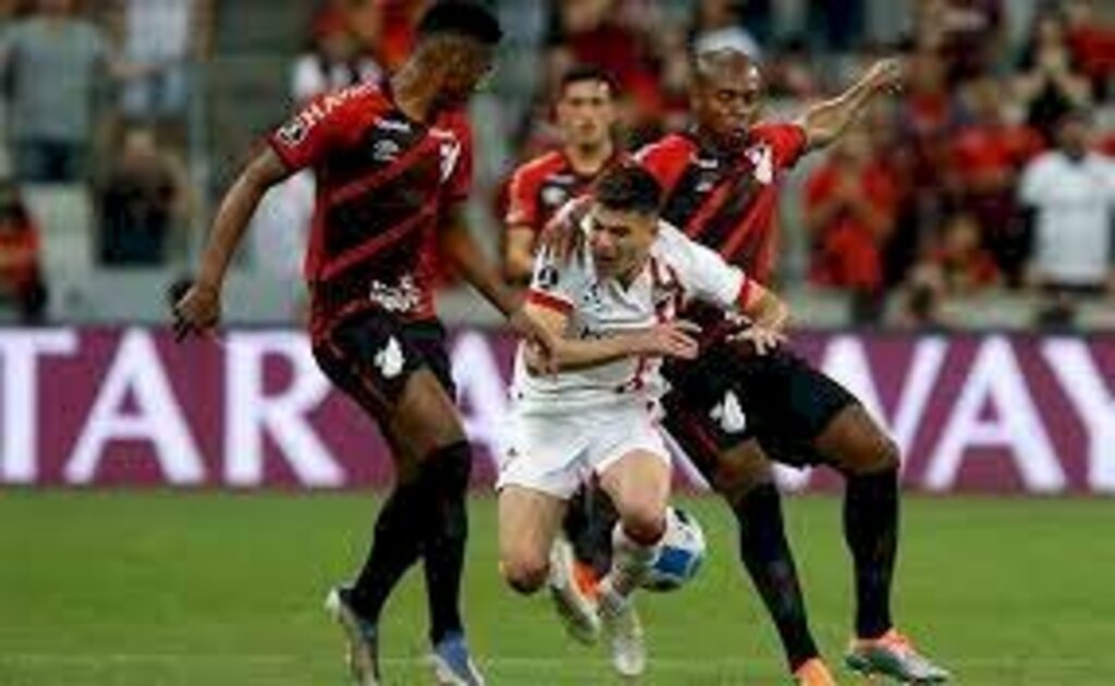 Athletico-PR tem gol anulado e empata por 0 a 0 com o Estudiantes pela Libertadores