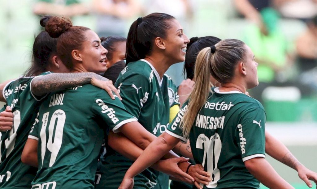 Palmeiras goleia Avaí por 6 a 1 e mantém ponta do Brasileiro Feminino