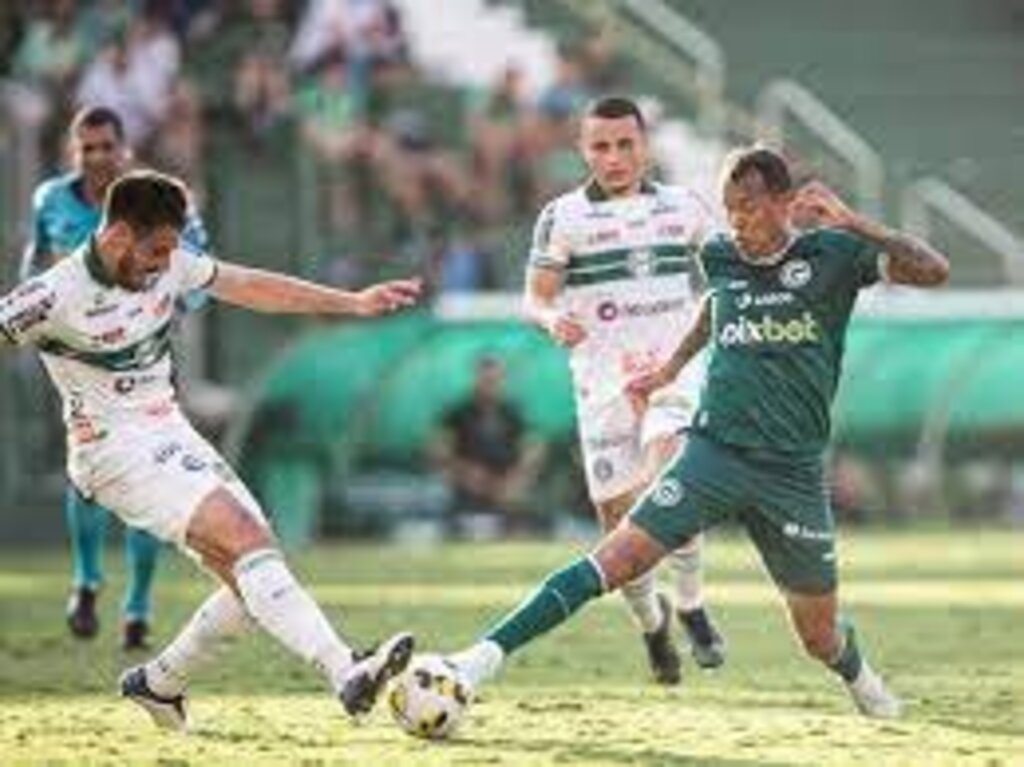 Goiás vence o Coritiba em casa