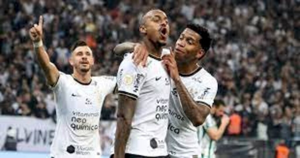 Corinthians bate Coritiba e pressiona Palmeiras na briga pela ponta