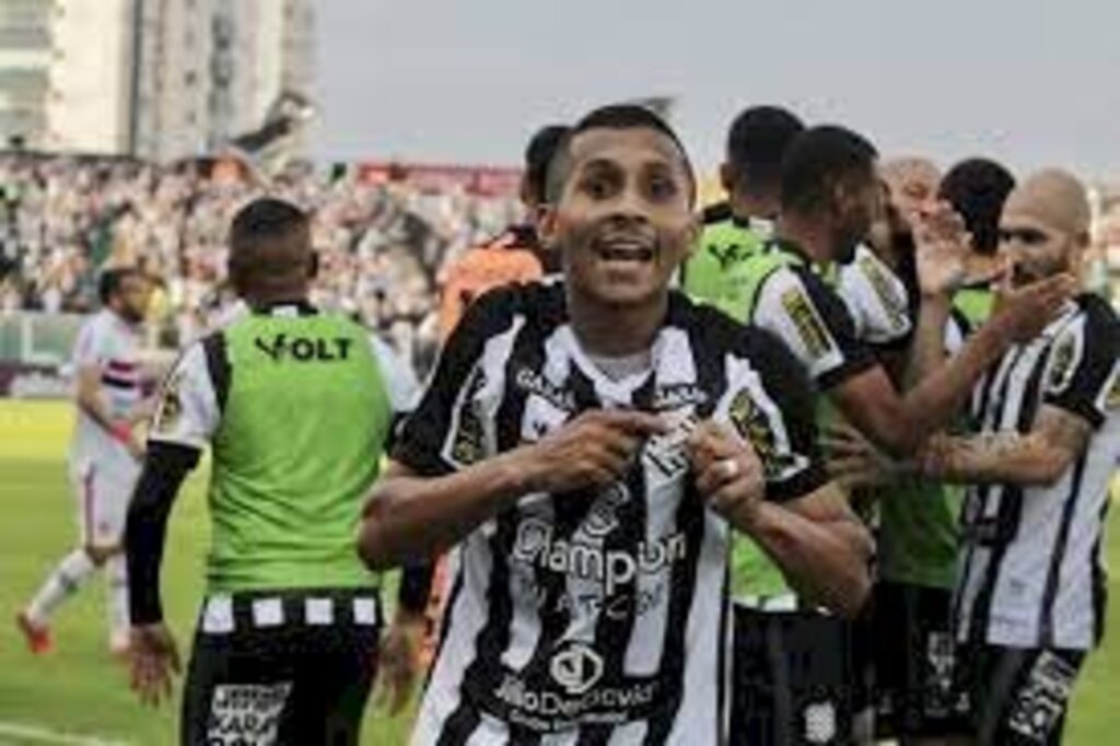 Figueirense vence Botafogo-SP e chega ao G4