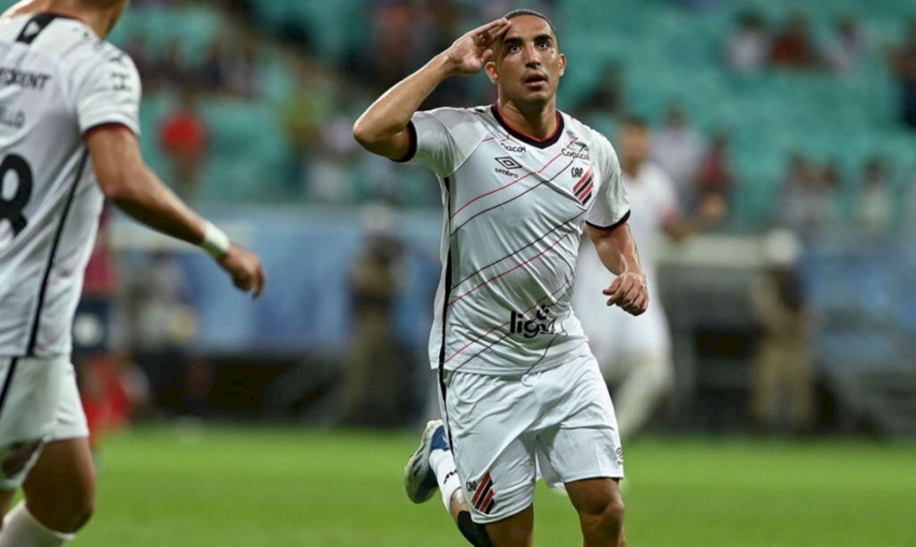 Athletico-PR vence o Bahia e sai na frente nas oitavas de final da Copa do Brasil