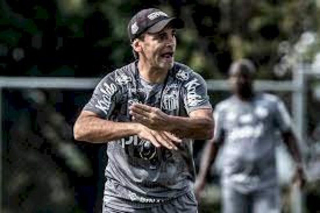 Santos treina na Toca da Raposa após empate com Atlético-MG