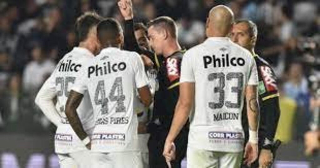 Santos busca empate contra o Atlético-MG após polêmicas do VAR