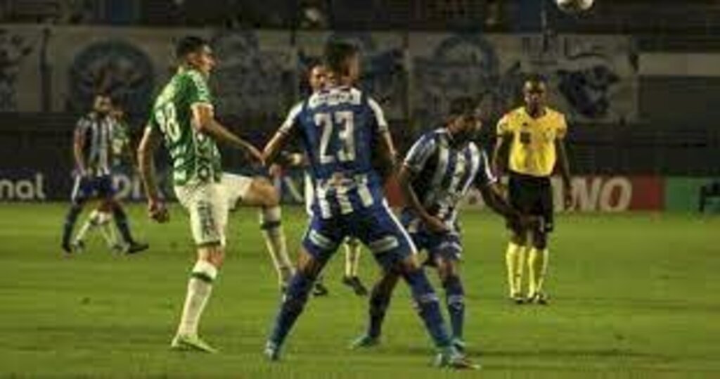 Chapecoense marca no fim e arranca empate contra o CSA na Série B